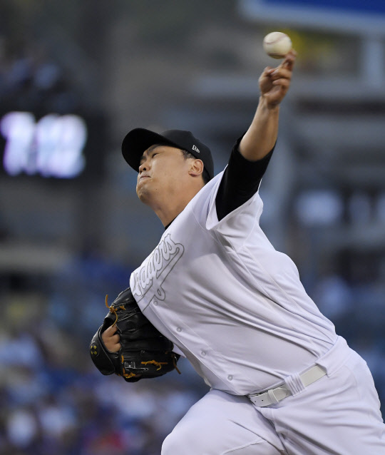 류현진의 투구 모습. <AP 연합뉴스>